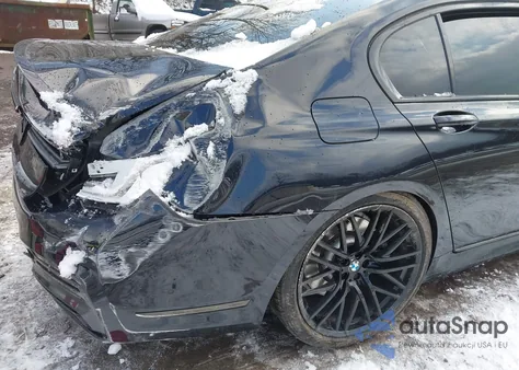 2021 BMW 750I xDrive z USA, uszkodzony, nr VIN WBA7U2C04MCF88659